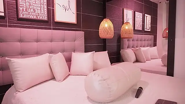 Snapshot of Bella_TS_ chatting on 28, 11, 2025 Bella TS online show from 28, 11, 2025