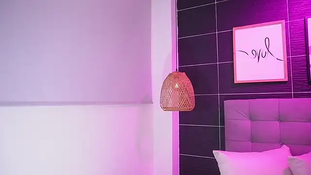 Snapshot of Bella_TS_ chatting on 8, 3, 2025 Bella TS online show from 8, 3, 2025