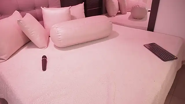 Snapshot of Bella_TS_ chatting on 1, 12, 2025 Bella TS online show from 1, 12, 2025