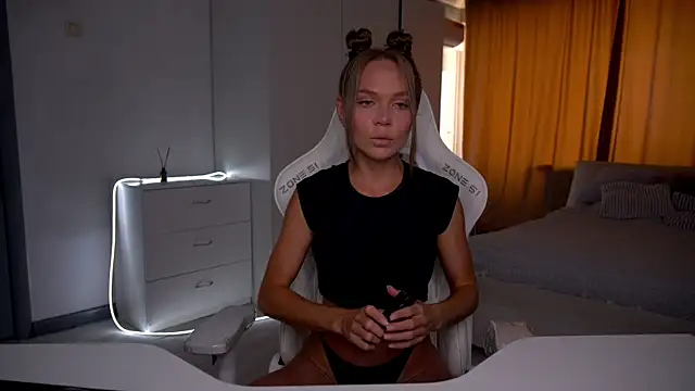 Snapshot of Evelinka chatting on 13, 6, 2026 Evelinka online show from 13, 6, 2026