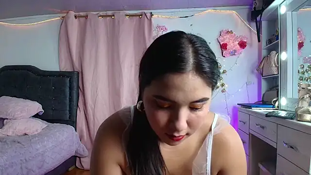 AnnaRosse1 online show from 15, 4, 2026