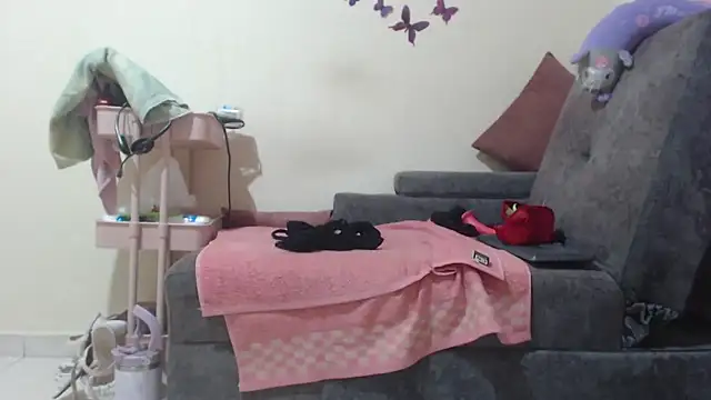 Snapshot of v_violeta chatting on 10, 10, 2025 v violeta online show from 10, 10, 2025