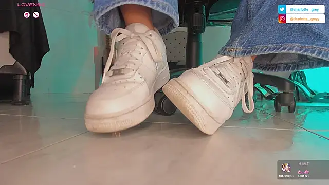 charlotte  grey online show from 17, 10, 2025