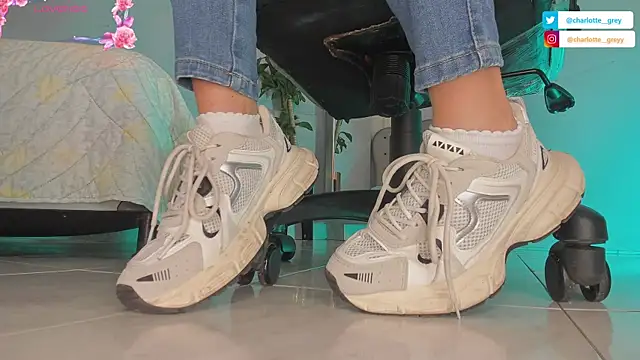 charlotte  grey online show from 25, 10, 2025