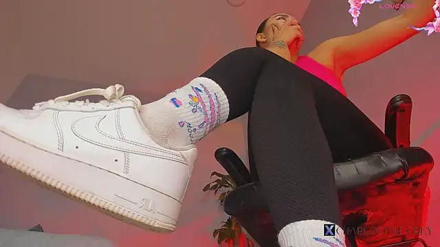 Snapshot of charlotte__grey chatting on 1, 6, 2026 charlotte grey online show from 1, 6, 2026