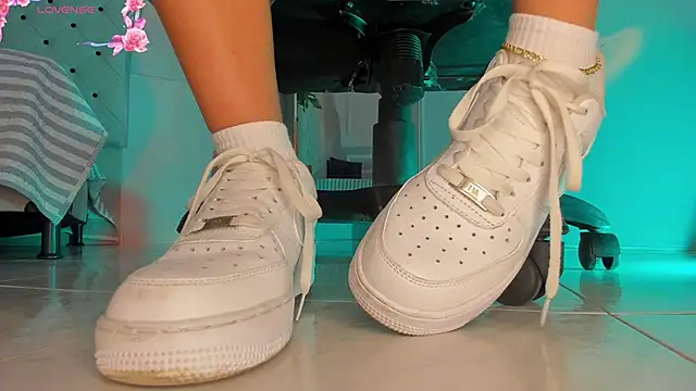 charlotte  grey online show from 31, 1, 2026