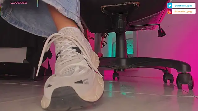 charlotte  grey online show from 19, 10, 2025