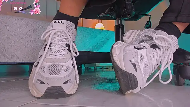 charlotte  grey online show from 16, 2, 2026