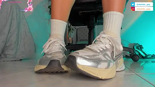 charlotte  grey online show from 16, 10, 2025