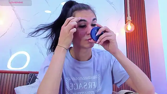 Mia thompson 19 online show from 14, 3, 2026