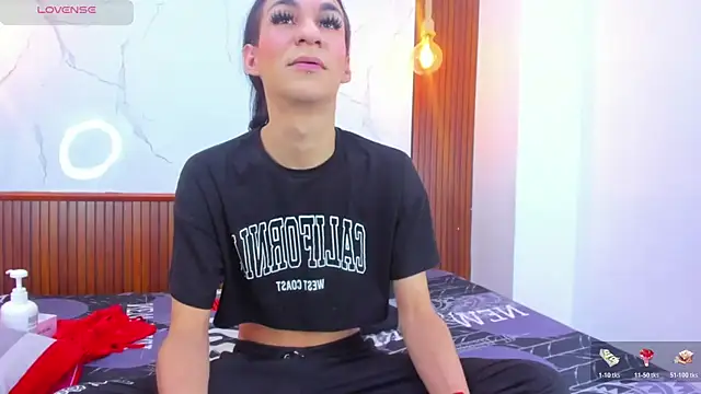 Mia thompson 19 online show from 4, 4, 2026