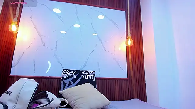 Mia thompson 19 online show from 6, 3, 2026