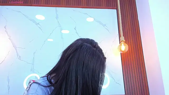 Mia thompson 19 online show from 20, 3, 2026