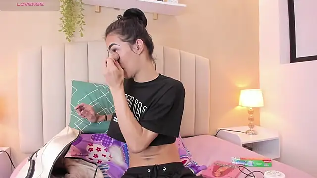 Mia thompson 19 online show from 14, 1, 2026