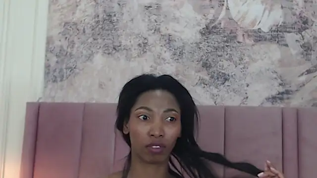 Snapshot of SabrinaDevill chatting on 27, 11, 2025 SabrinaDevill online show from 27, 11, 2025