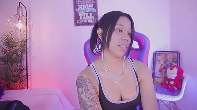 madelyn rose  online show from 25, 11, 2025