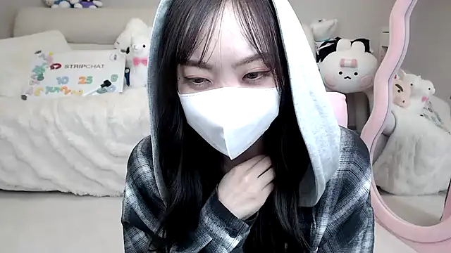 momo room online show from 25, 10, 2025