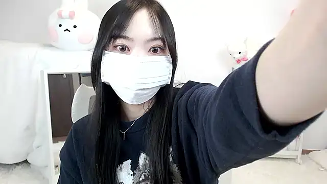 momo room online show from 12, 4, 2026