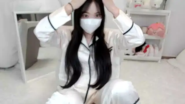 momo room online show from 9, 5, 2026