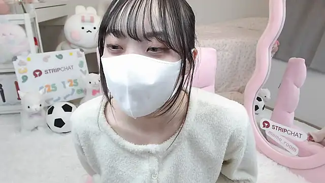 momo room online show from 25, 1, 2025
