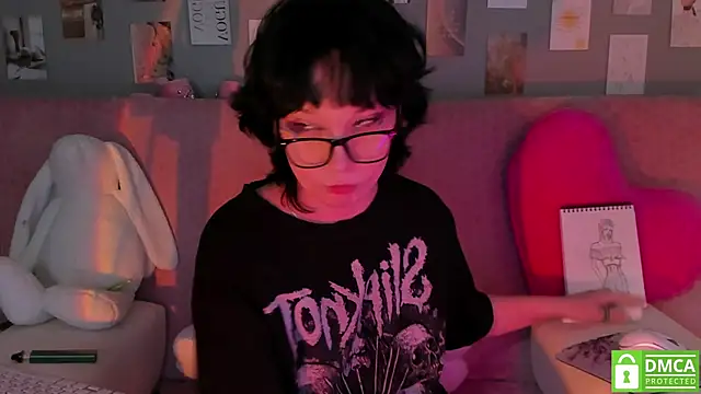 Snapshot of dreamgirllovee chatting on 5, 3, 2025 dreamgirllovee online show from 5, 3, 2025