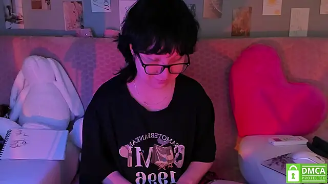 Snapshot of dreamgirllovee chatting on 9, 3, 2025 dreamgirllovee online show from 9, 3, 2025