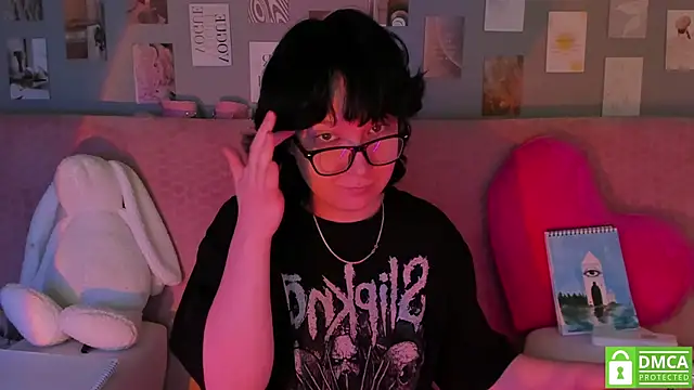 Snapshot of dreamgirllovee chatting on 23, 3, 2025 dreamgirllovee online show from 23, 3, 2025