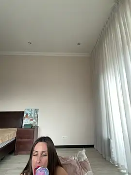 Hott Lolla online show from 3, 3, 2026