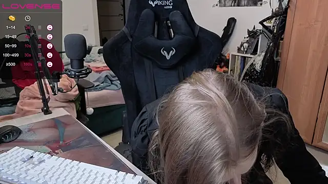 Snapshot of stellablondy chatting on 17, 11, 2025 stellablondy online show from 17, 11, 2025