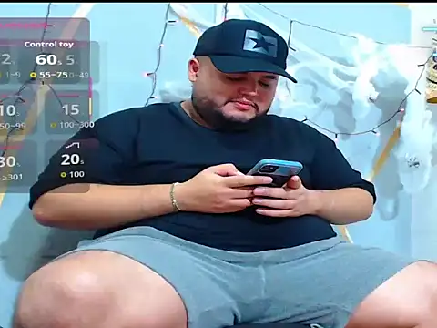 Snapshot of damian_chubby chatting on 21, 10, 2025 damian chubby online show from 21, 10, 2025