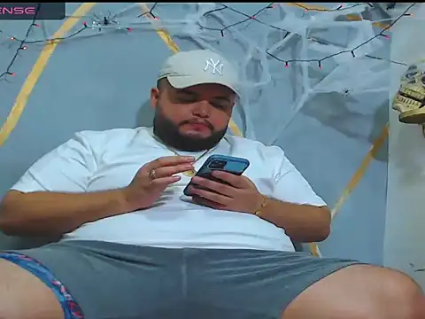 Snapshot of damian_chubby chatting on 24, 10, 2025 damian chubby online show from 24, 10, 2025