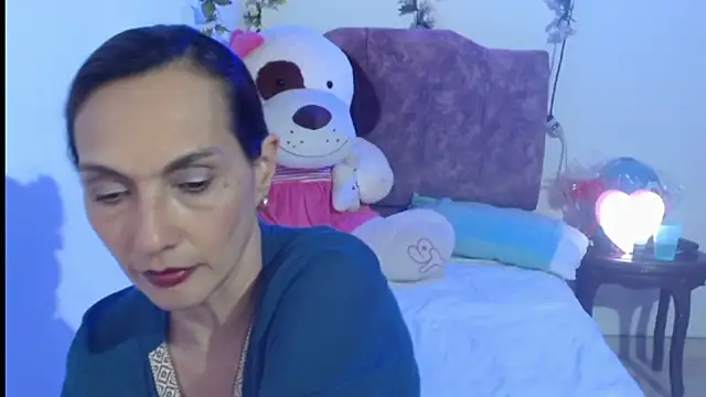 italagomez  online show from 4, 11, 2025