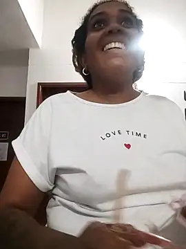 Snapshot of ELLA_KELLY chatting on 8, 11, 2025 ELLA KELLY online show from 8, 11, 2025