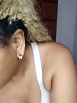 Snapshot of ELLA_KELLY chatting on 8, 10, 2025 ELLA KELLY online show from 8, 10, 2025