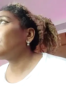 Snapshot of ELLA_KELLY chatting on 26, 10, 2025 ELLA KELLY online show from 26, 10, 2025