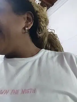 Snapshot of ELLA_KELLY chatting on 11, 11, 2025 ELLA KELLY online show from 11, 11, 2025