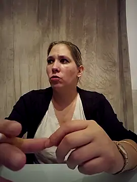 Chatonne69 online show from 5, 11, 2025