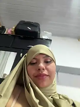 lalilamassu1 online show from 13, 3, 2025