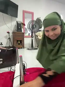 lalilamassu1 online show from 5, 3, 2025