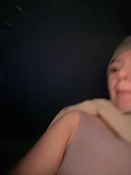 lalilamassu1 online show from 10, 4, 2026