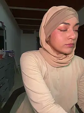 lalilamassu1 online show from 13, 9, 2025