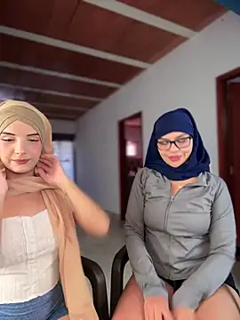 lalilamassu1 online show from 4, 11, 2025