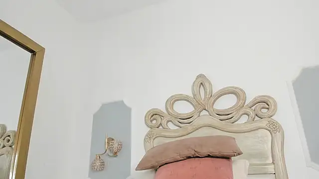 Snapshot of Sara__Williams chatting on 13, 10, 2025 Sara Williams online show from 13, 10, 2025