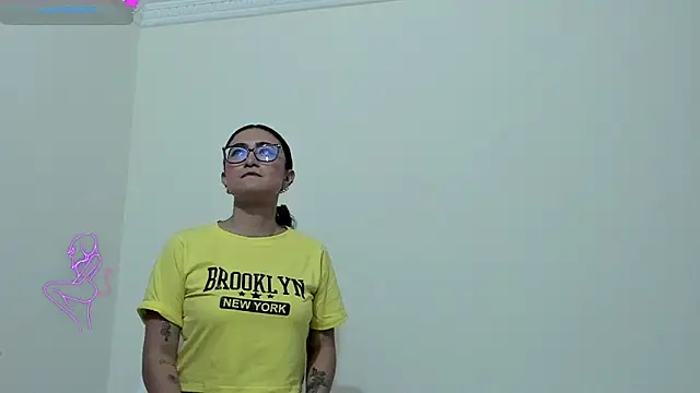 Snapshot of Missmia23 chatting on 3, 3, 2025 Missmia23 online show from 3, 3, 2025