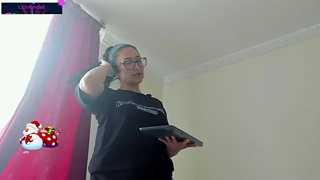 Snapshot of Missmia23 chatting on 12, 12, 2024 Missmia23 online show from 12, 12, 2024