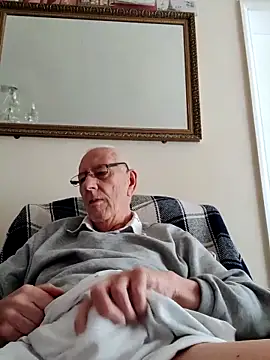 Snapshot of cutaboverest chatting on 13, 5, 2026 cutaboverest online show from 13, 5, 2026