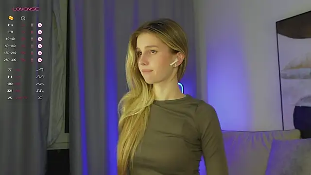 Fluffy-Angel online show from 27, 10, 2025