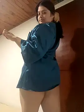 Stephania 18 online show from 18, 9, 2025