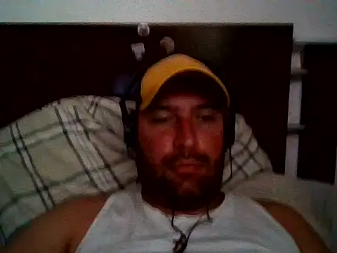 Snapshot of LukaE35 chatting on 5, 6, 2026 LukaE35 online show from 5, 6, 2026