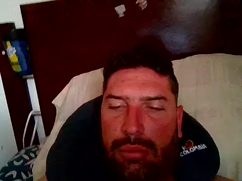 Snapshot of LukaE35 chatting on 6, 7, 2026 LukaE35 online show from 6, 7, 2026